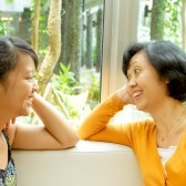 asian_mother_and_daughter_talking-happy
